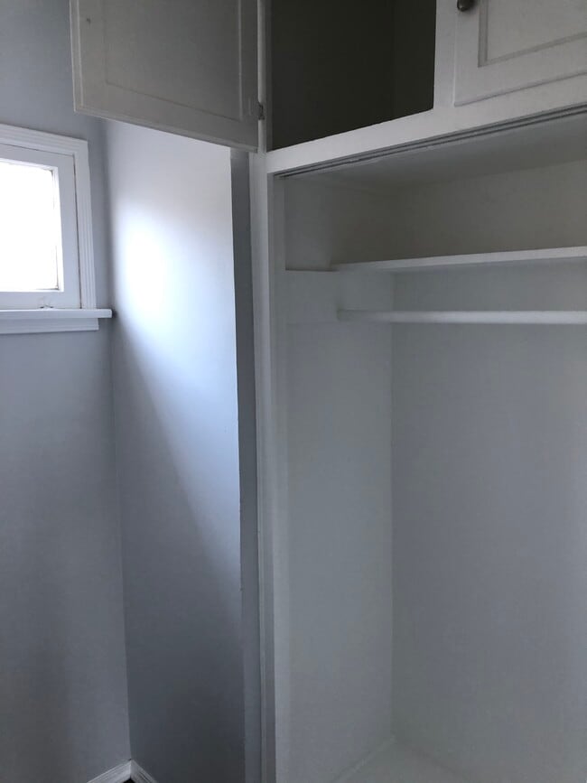 Building Photo - 1815 W Victory Blvd