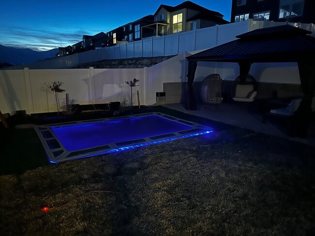 Building Photo - 353 N High Ridge Rd