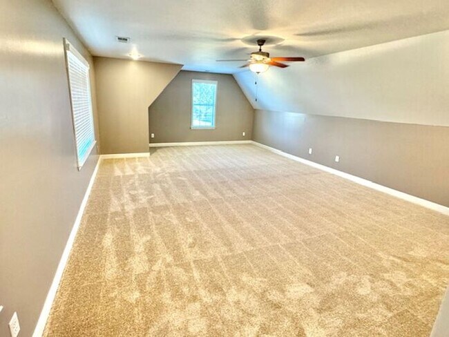Building Photo - Now Leasing A Spacious 4 Bedroom 2 Bath Ho...
