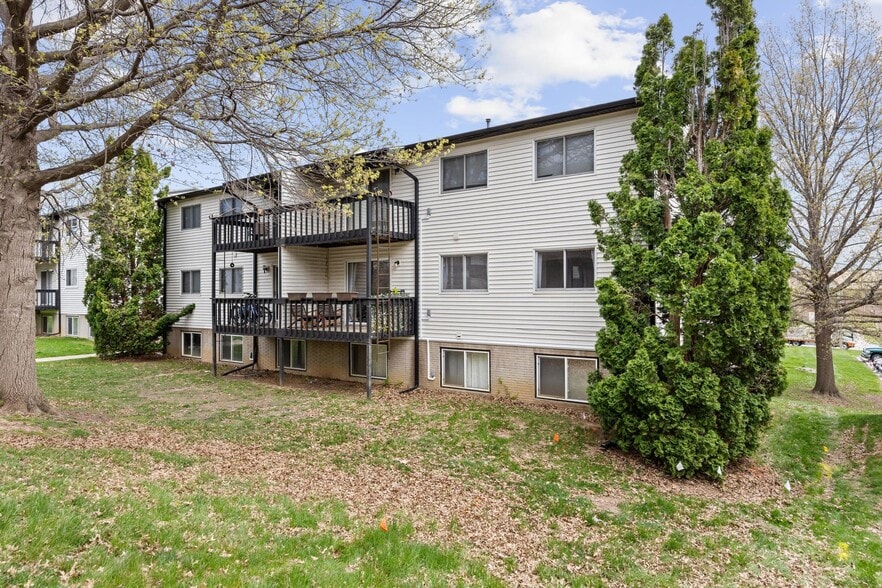 Building Photo - 740 Westwinds Dr