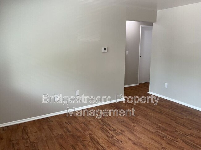 Building Photo - 4953 Leeper St