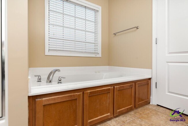 Building Photo - 601 Huntwood Ln