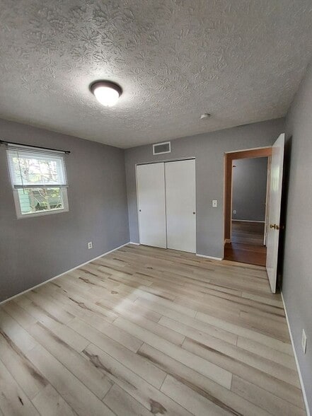 Building Photo - 267 Sunset Dr