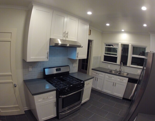 Building Photo - 8549 Clifton Wy