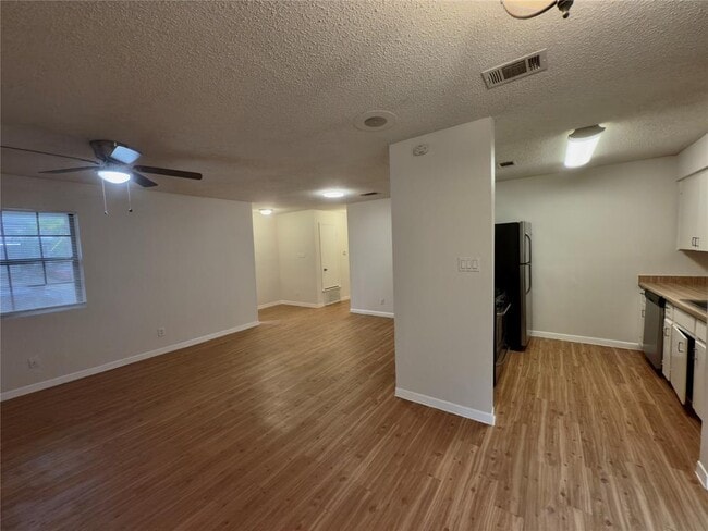 Building Photo - 115 Waller St