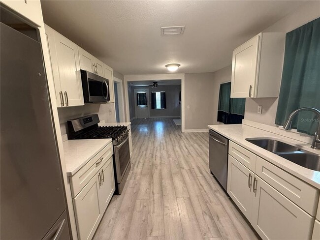 Building Photo - 2221 23rd Ave S