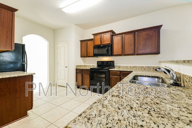Building Photo - 330 Lavaca Dr
