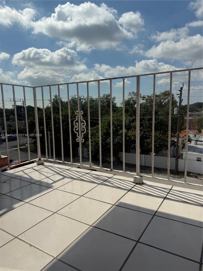 Building Photo - 6820 W Flagler St