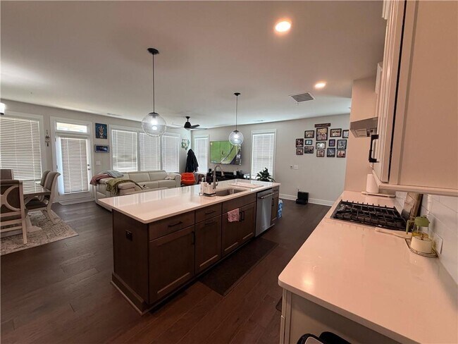 Building Photo - 1250 Wintergreen Wy