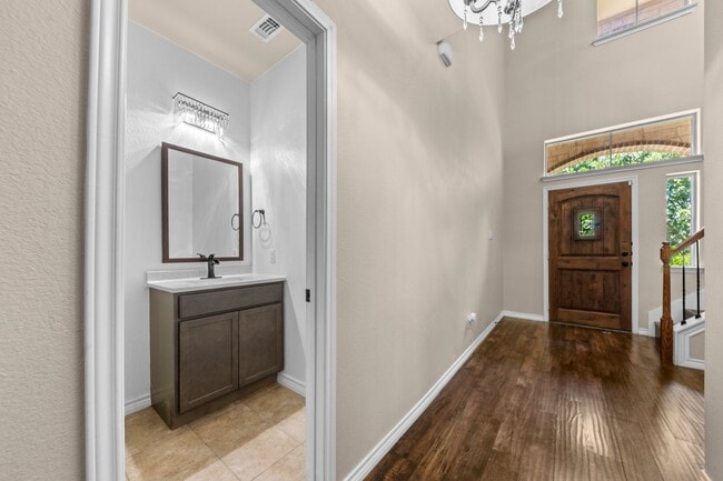 Building Photo - 5705 Fenton Ln