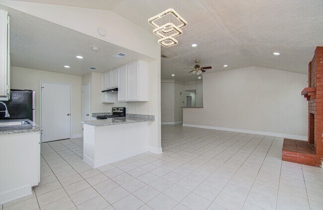Building Photo - 16963 Nevisway St