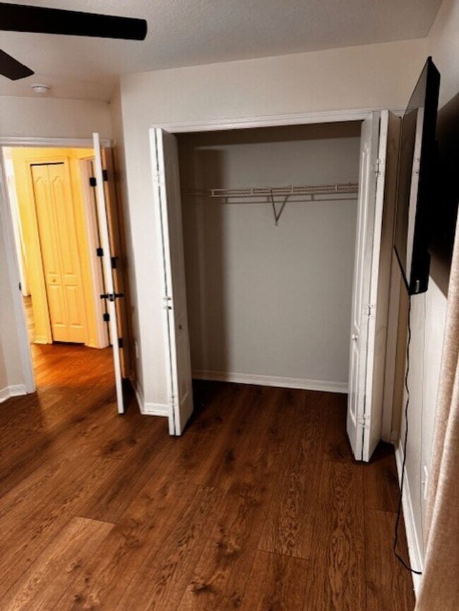 Building Photo - Beautiful 3 bedroom 2 bathroom home availa...