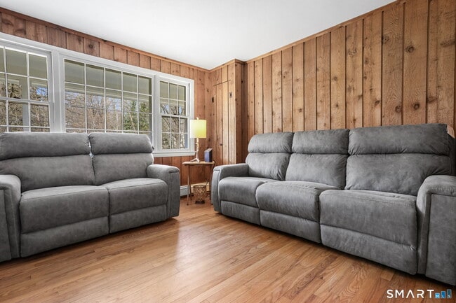 Building Photo - 15 Flat Rock Dr