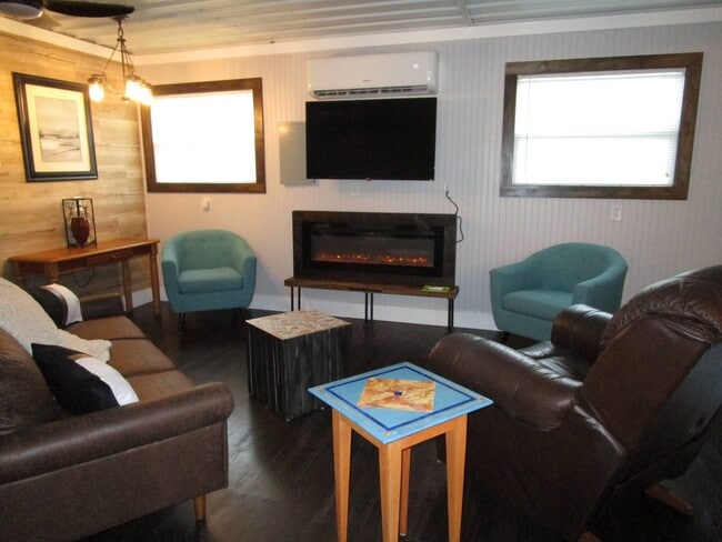 Building Photo - 362 Sunshine Ave