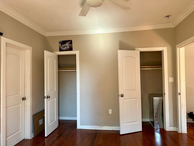 Building Photo - 907 Avenue A