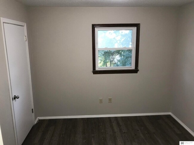 Building Photo - 2612 S 61st Ave