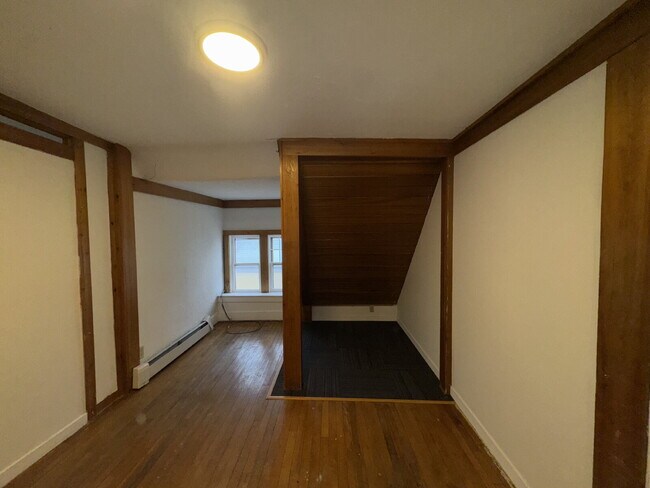 Building Photo - "Charming Studio Gem with Office and Hardwood Floors in the Heart of Minneapolis!"
