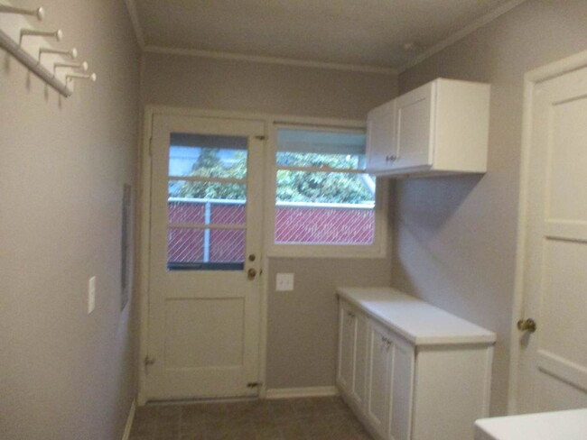 Building Photo - *MOVE IN SPECIAL $575 Off 1ST MONTH RENT