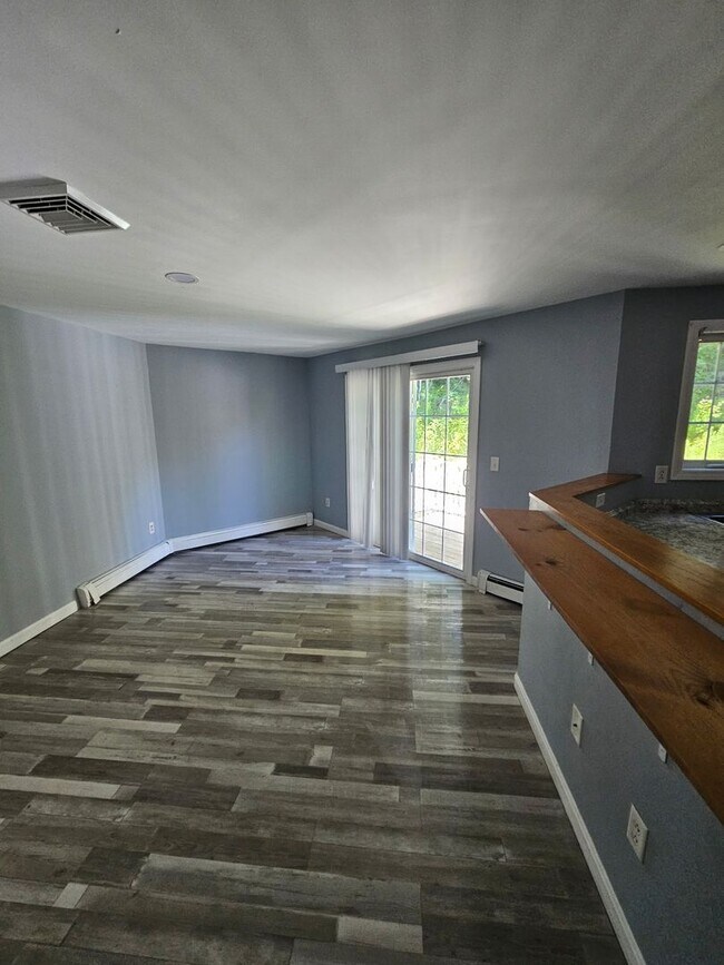 Building Photo - Sun-Filled 3BR/2BA Condo with Two Private Decks