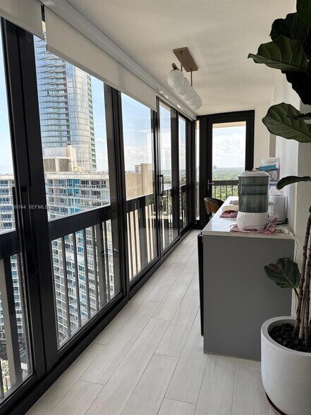 Building Photo - 2333 Brickell Ave