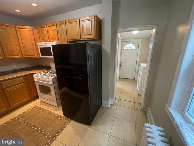 Building Photo - 141 Leverington Ave