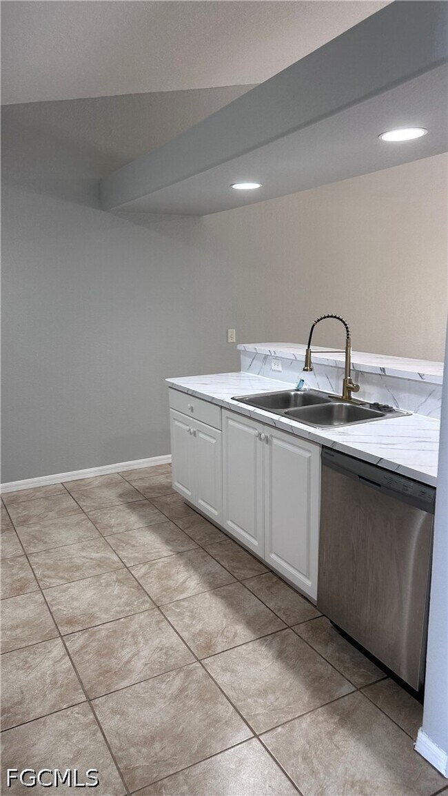 Building Photo - 213 SE 24th Ave