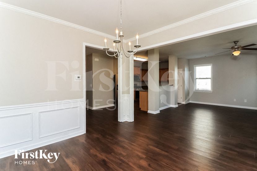 Building Photo - 193 Palisades Dr