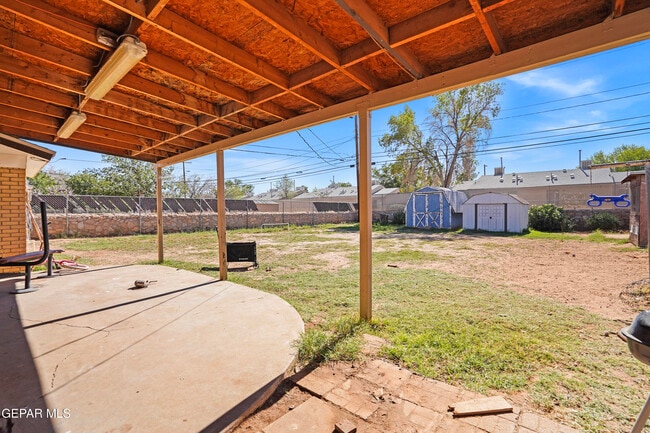 Building Photo - 5516 Fairbanks Dr