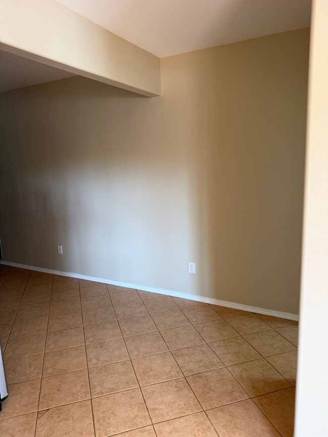 Building Photo - 2071 Vista Del Mar Ave