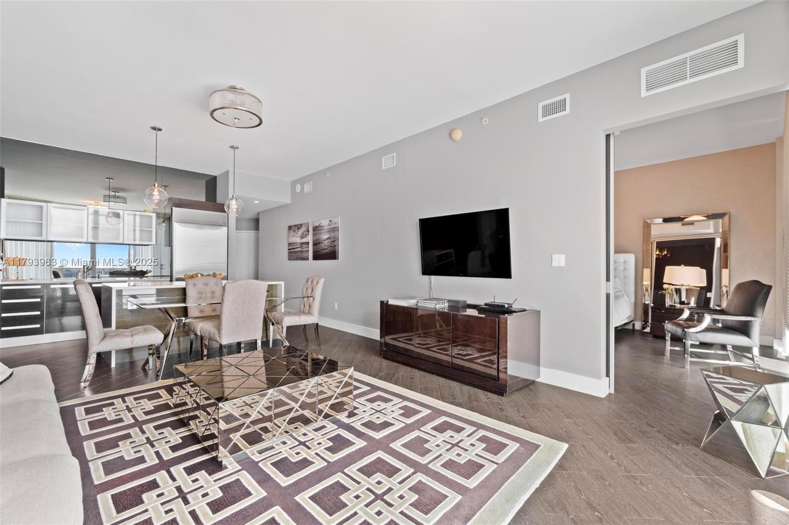 Building Photo - 2020 N Bayshore Dr