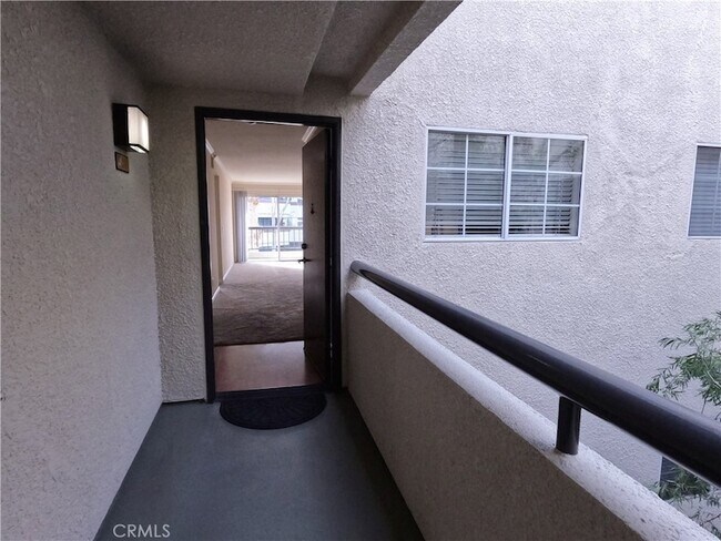 Building Photo - 5510 Owensmouth Ave