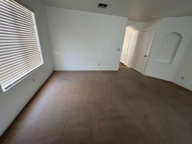 Building Photo - 3 Bedroom in Johnson Ranch Golf Community!