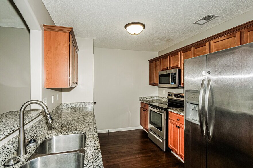 Building Photo - 9439 Darren Cir S