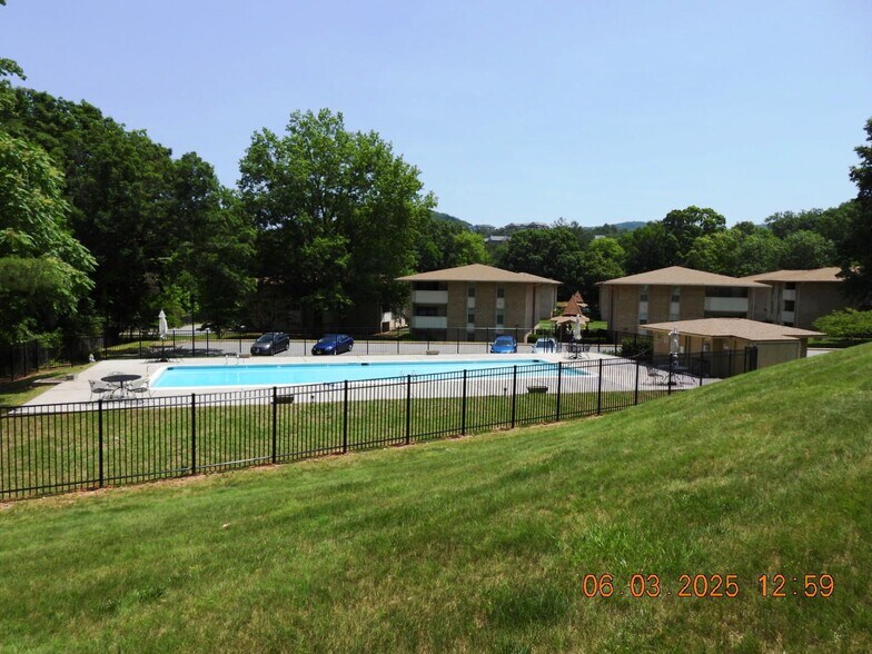 Building Photo - 5260 Crossbow Cir