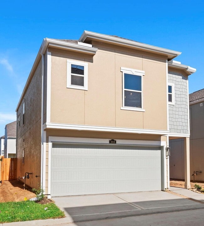 Building Photo - 1916 Huntly Chase Dr