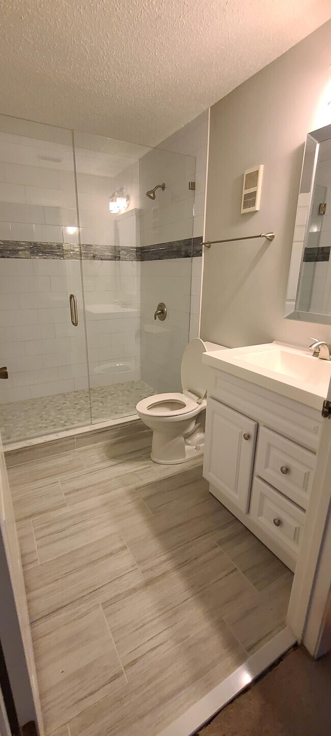 Building Photo - 800 Ironwood Dr