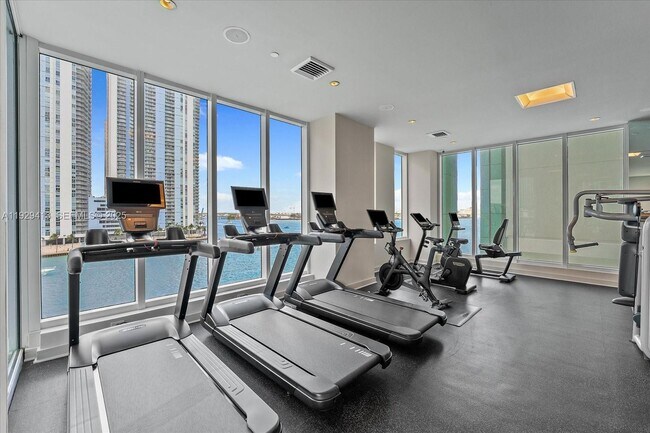 Building Photo - 900 Brickell Key Blvd