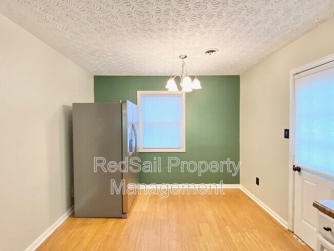 Building Photo - 107 Opal Dr