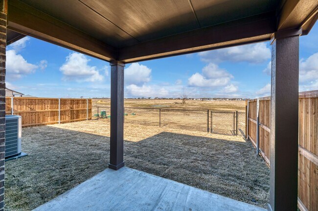 Building Photo - AVAILABLE NOW!  CUL-DE-SAC TRIPLEX LOT LOCATED ON 1-ACRE IN MIDLOTHIAN, TX!