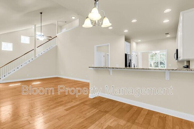 Building Photo - 2649 Lohr Dr
