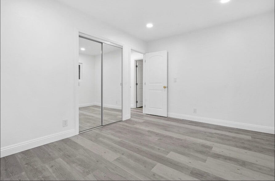 Primary Photo - 4925 Indian Wood Rd