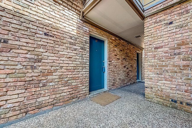 Building Photo - 5353 Institute Ln