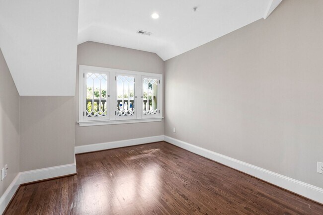 Building Photo - 3324 18th St NW