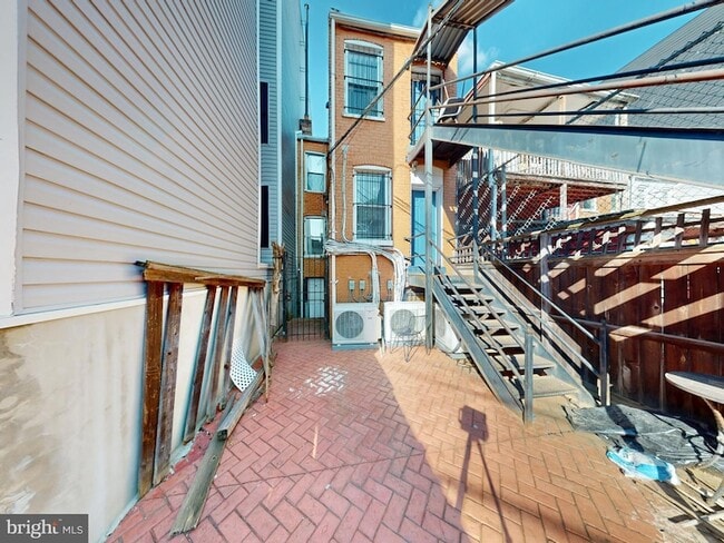 Building Photo - 1315 Pennsylvania Ave. SE