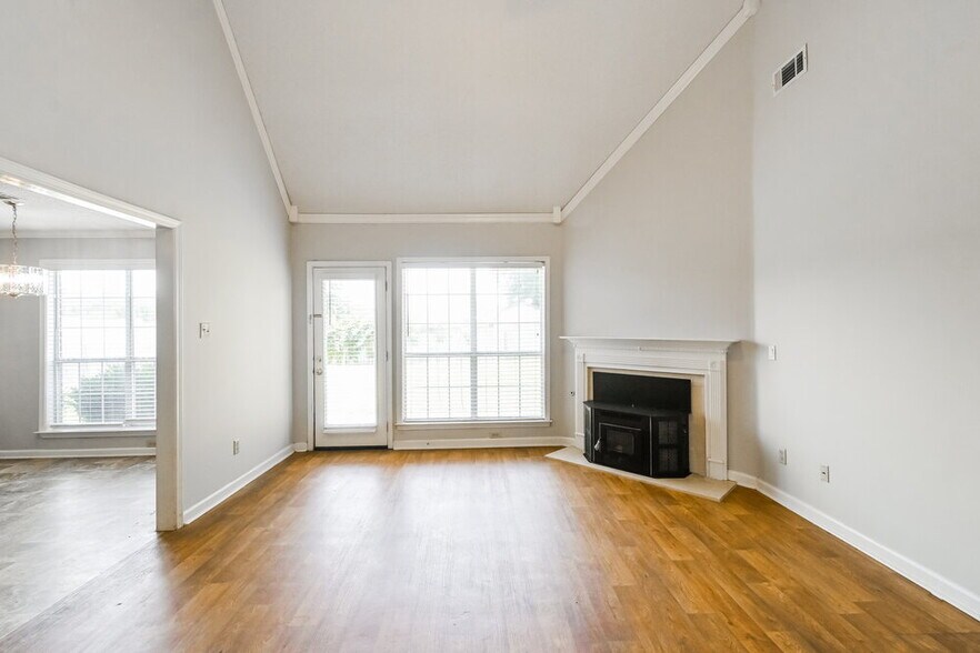Building Photo - 15 Oakridge Cove