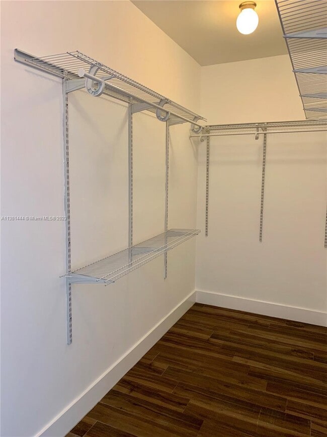 Building Photo - 2852 SW 32nd Ct