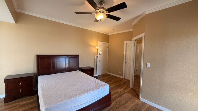 Building Photo - $500 Move in Special | 2 bed 2 bath Available in Downtown SJ!