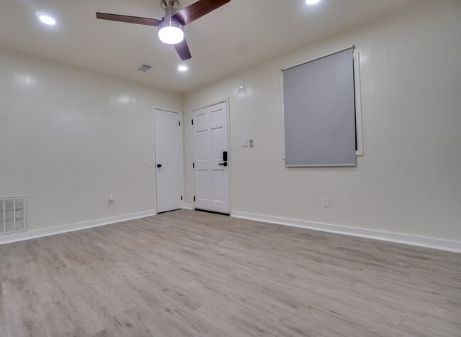 Building Photo - 2696 W View St