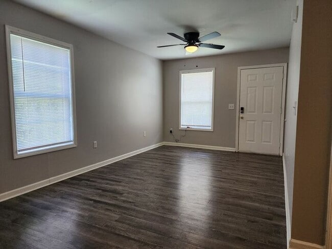 Building Photo - All Electric 1 Bedroom 1 Bathroom- WATER Flat Rate $50