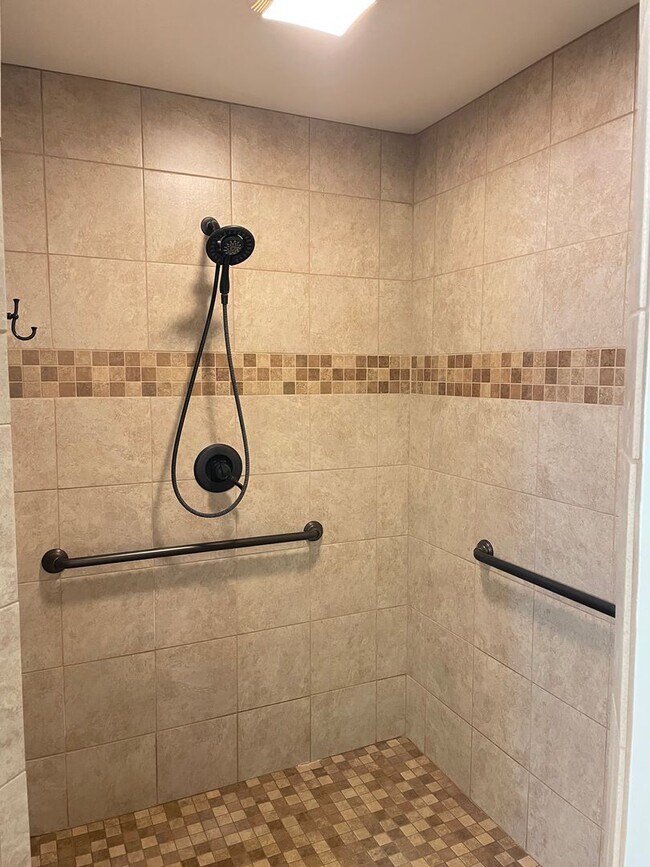 Building Photo - Beautiful 3 bedroom 2 bathroom Rancher in Great Manheim Location!